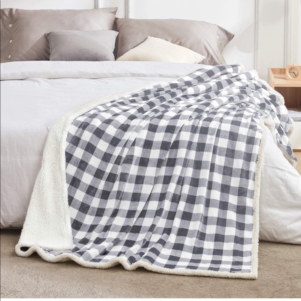 BeauTex Premium Plush Sherpa Throw Blanket 50” by 60”
